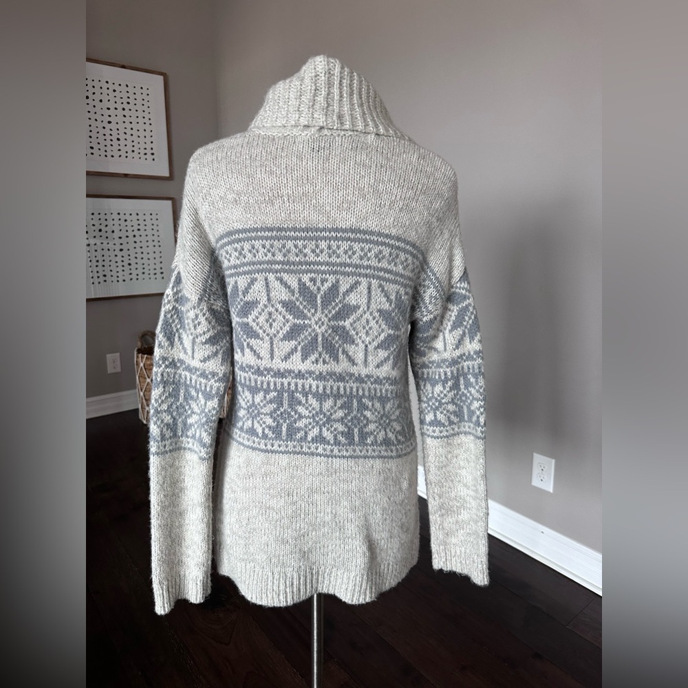 GAP Fair Isle Snow Flake Shawl Cardigan Grey/Ivory Women's Medium - Picture 4 of 9